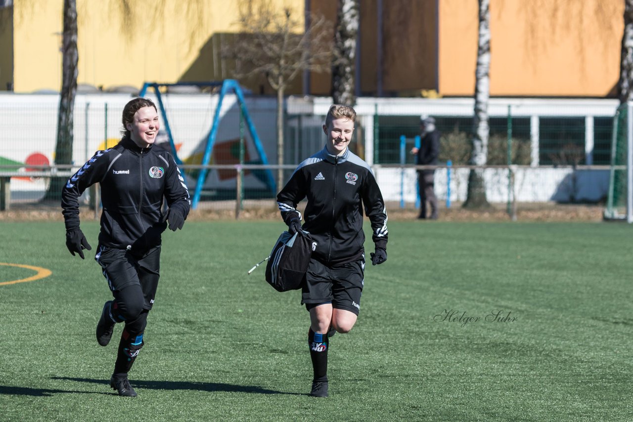 Bild 85 - B-Juniorinnen Halbfinale SVHU - Holstein Kiel : Ergebnis: 3:0